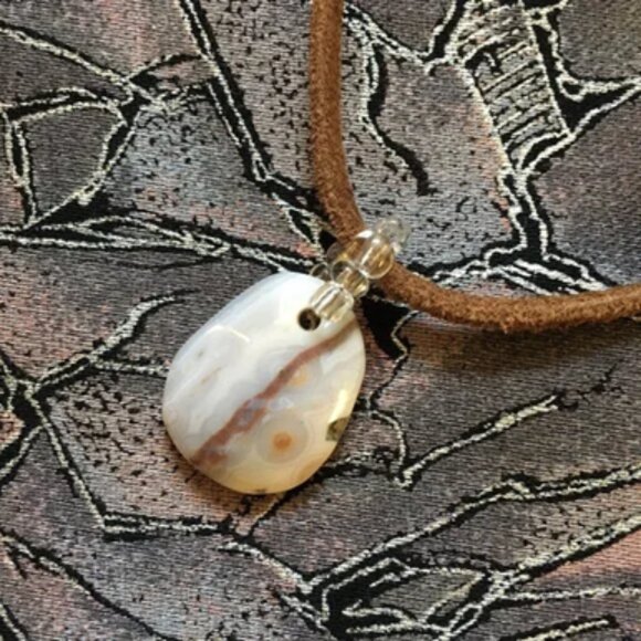 Y2K White Onyx Stone + Leather Golbincore Necklace - Picture 5 of 8